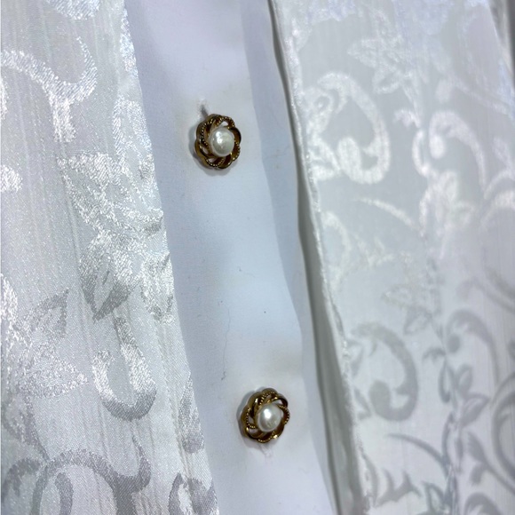 Beautiful vintage white button down blouse - Picture 3 of 5